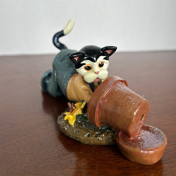 Cat digging in Flower Pot  Donna Little Kitt'in Littles by Enesco Figurine 1998 - Picture 1 of 11
